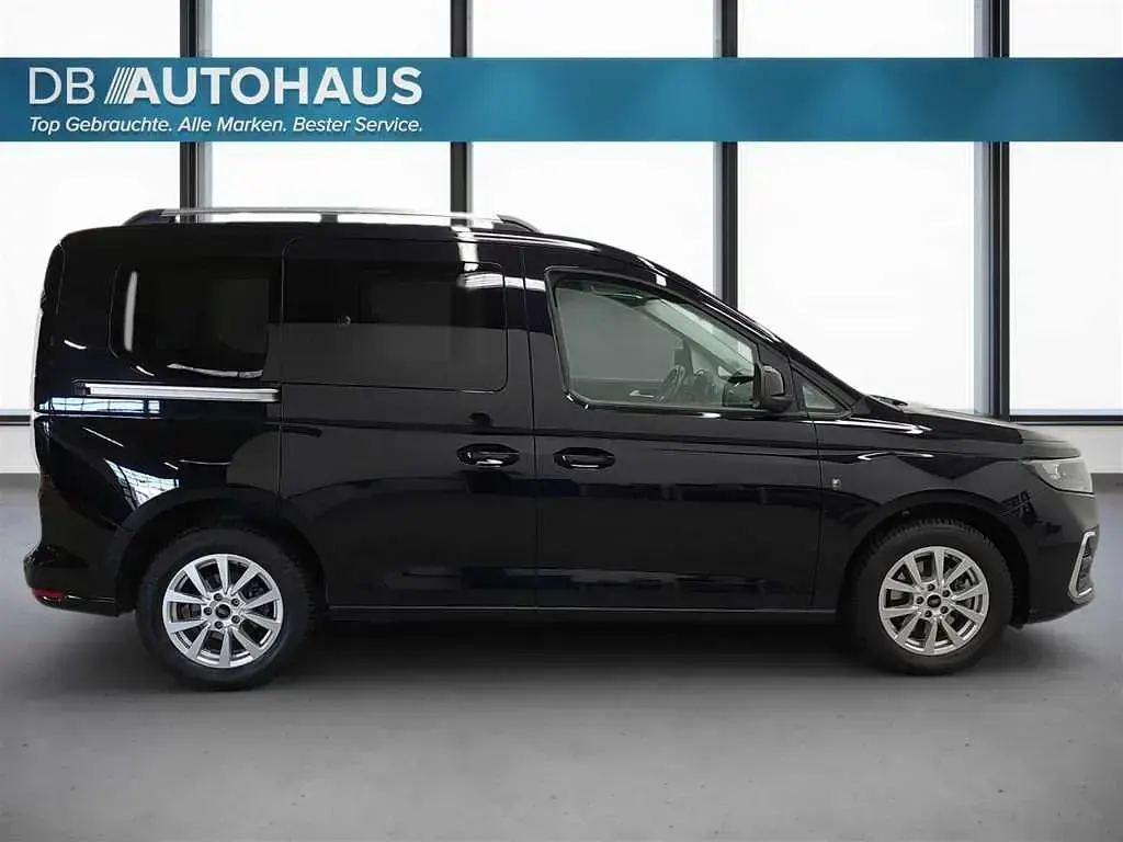 Gebraucht Ford Tourneo Connect Titanium 114 PS (83 kW) 2024 Schwarz Van / Kleinbus