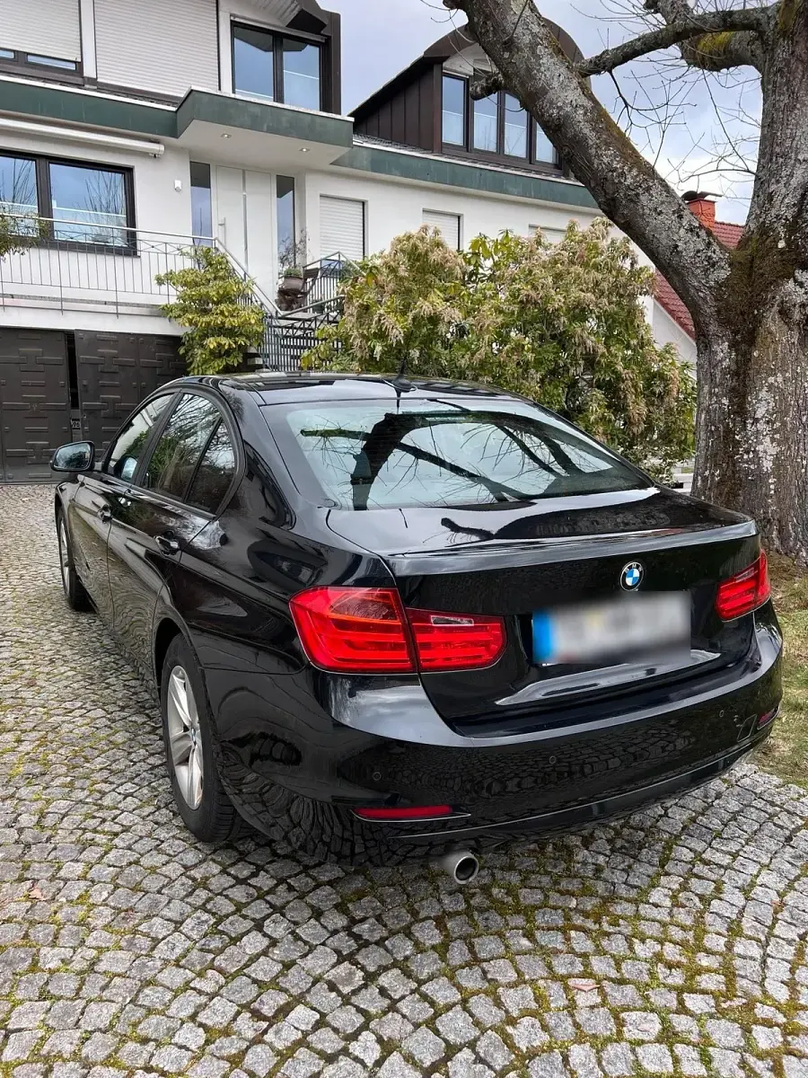 Gebraucht BMW 318 143 PS (105 kW) 2016 Schwarz Limousine