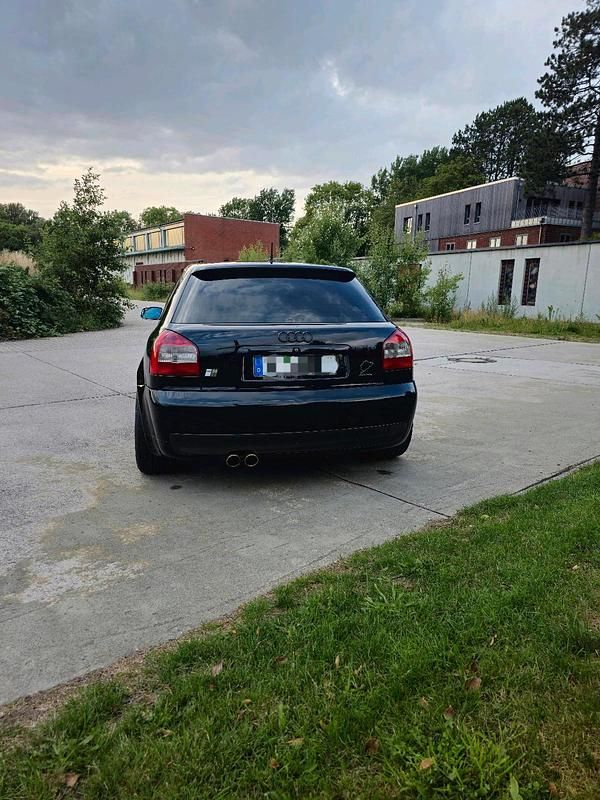 Second-hand Audi S3 250 CP (183 kW) 2000 Negru Hatchback