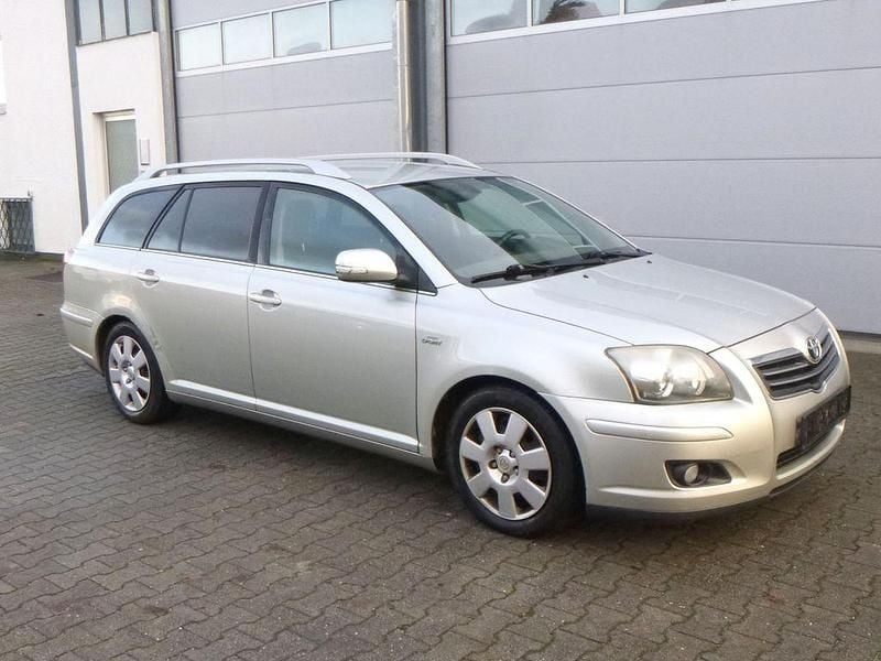 Silber Gebraucht 2008 Toyota Avensis Team Kombi | 750 € (Superpreis) - Bild 1/4