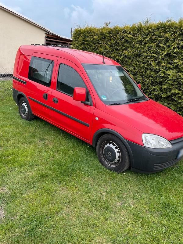 Usata Opel Combo 75 CV (55 kW) 2011 Rosso Monovolume
