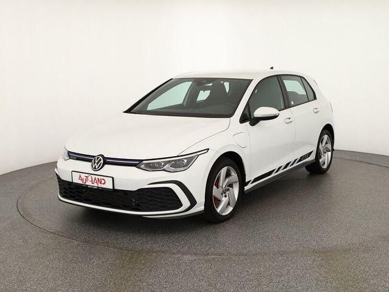 Weiß Gebraucht 2021 VW Golf VIII GTE Limousine | 23.990 € (Fairer Preis) - Bild 1/4
