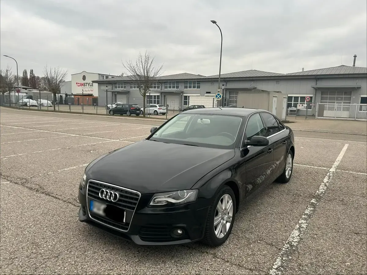 Gebraucht Audi A4 120 PS (88 kW) 2011 Schwarz Limousine
