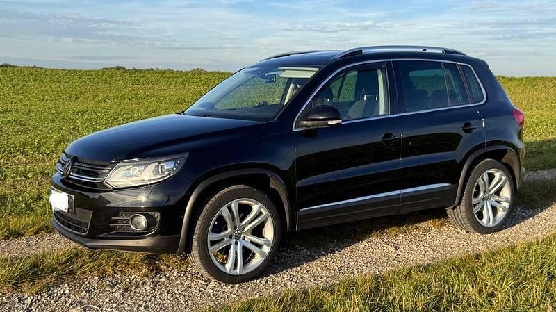 Schwarz Gebraucht 2011 VW Tiguan Sportline SUV | 10.590 € (Etwas zu teuer) - Bild 1/4