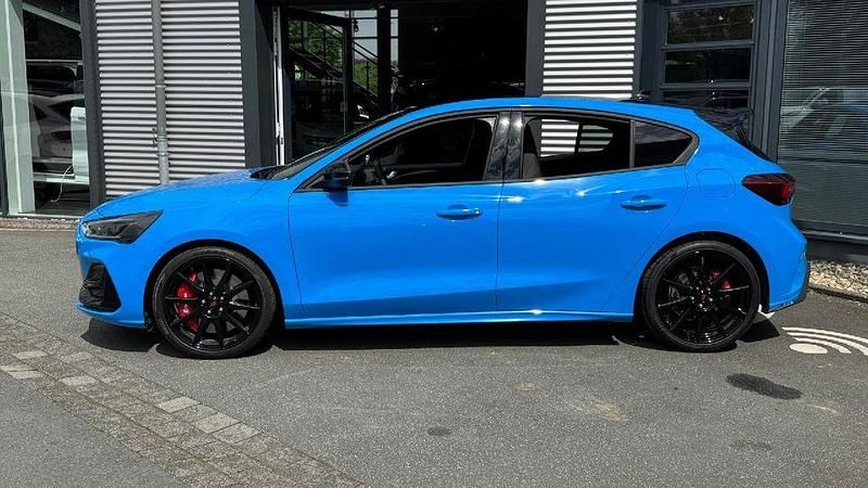 Neu Ford Focus ST 280 PS (205 kW) 2025 Blau Limousine