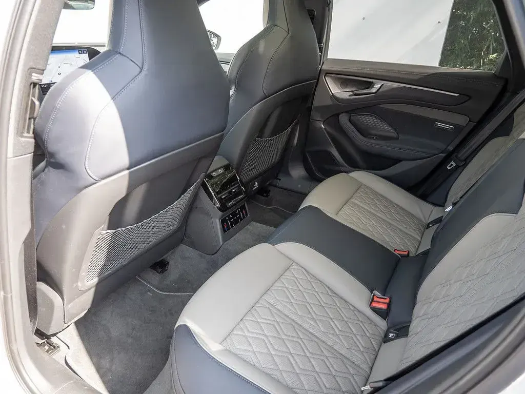 Gebraucht Audi A6 Ambiente 367 PS (269 kW) 2025 Gletscherweiss Kombi