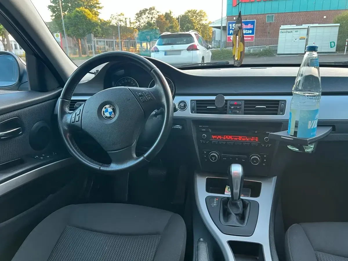 Gebraucht BMW 320 184 PS (135 kW) 2011 Grau Limousine