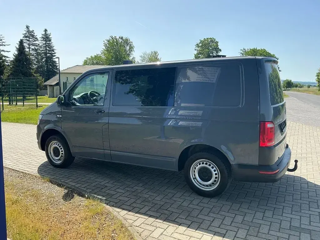 Używany VW Transporter 150 KM (110 kW) 2018 Szary Van