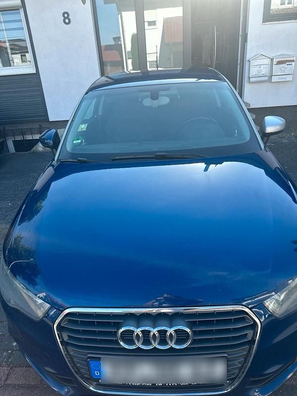 Blau Gebraucht 2011 Audi A1 Kleinwagen | 7.400 € (Fairer Preis) - Bild 1/4