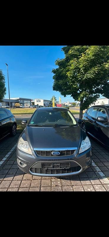 Grau Gebraucht 2009 Ford Focus Limousine | 1.999 € (Fairer Preis) - Bild 1/4