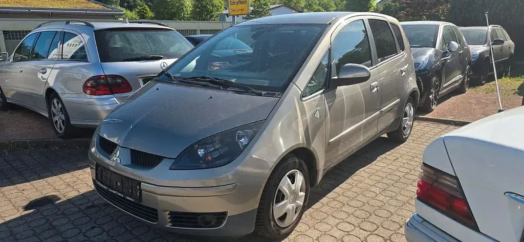 Gebraucht Mitsubishi Colt Inform 95 PS (69 kW) 2009 Grau Kleinwagen