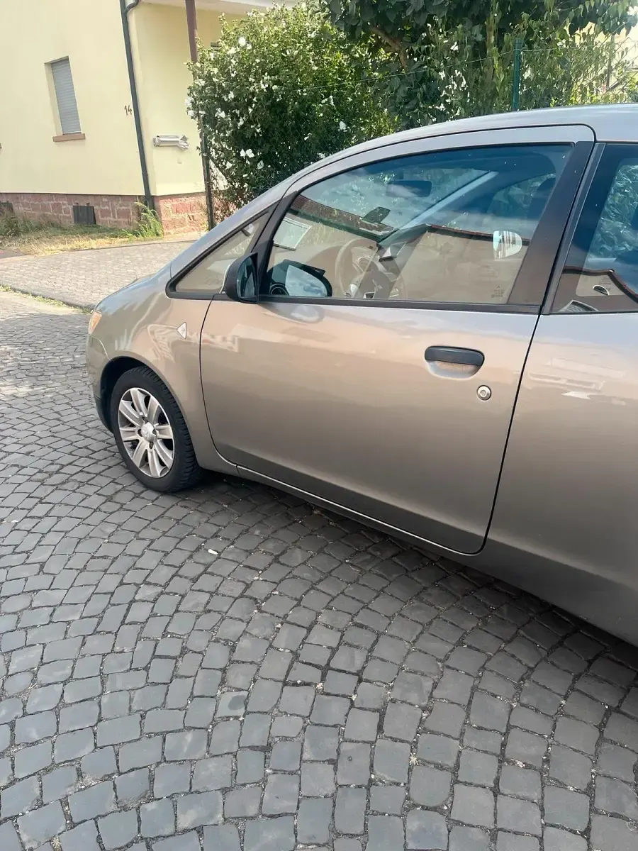 Gebraucht Mitsubishi Colt 75 PS (55 kW) 2009 Grau Kleinwagen