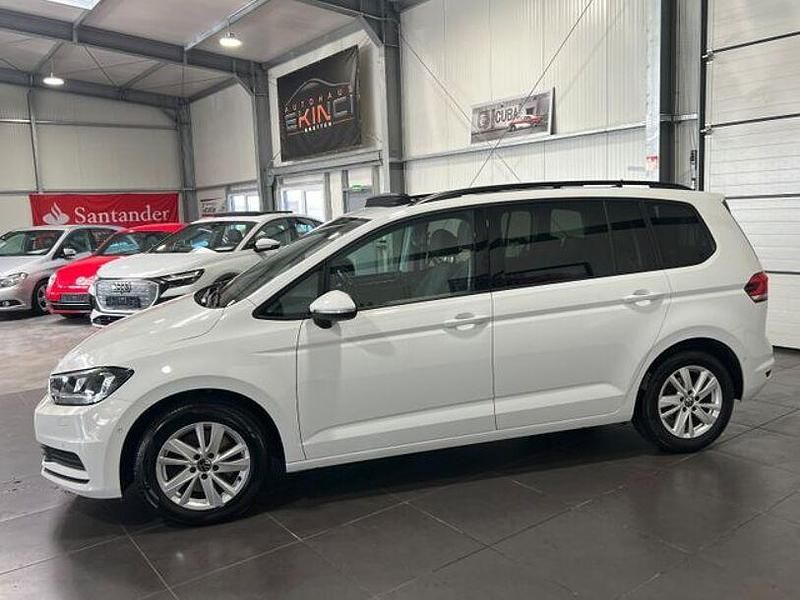 Gebraucht VW Touran 150 PS (110 kW) 2021 Weiß Van / Kleinbus