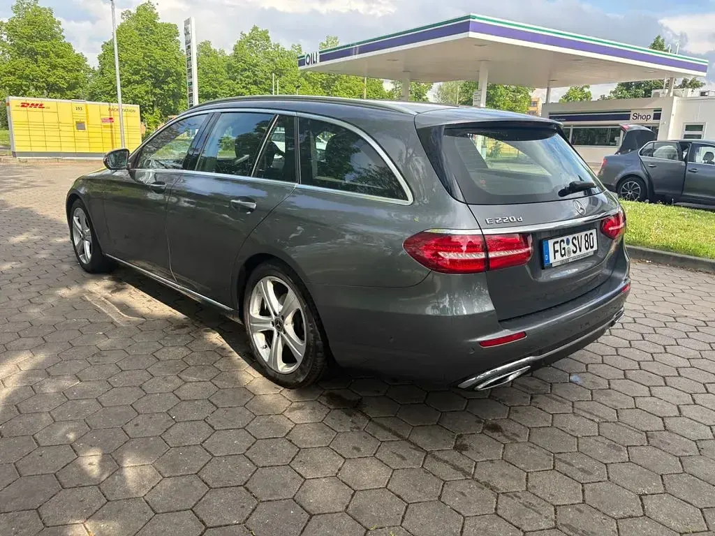 Używany Mercedes E220 194 KM (142 kW) 2019 Szary Kombi