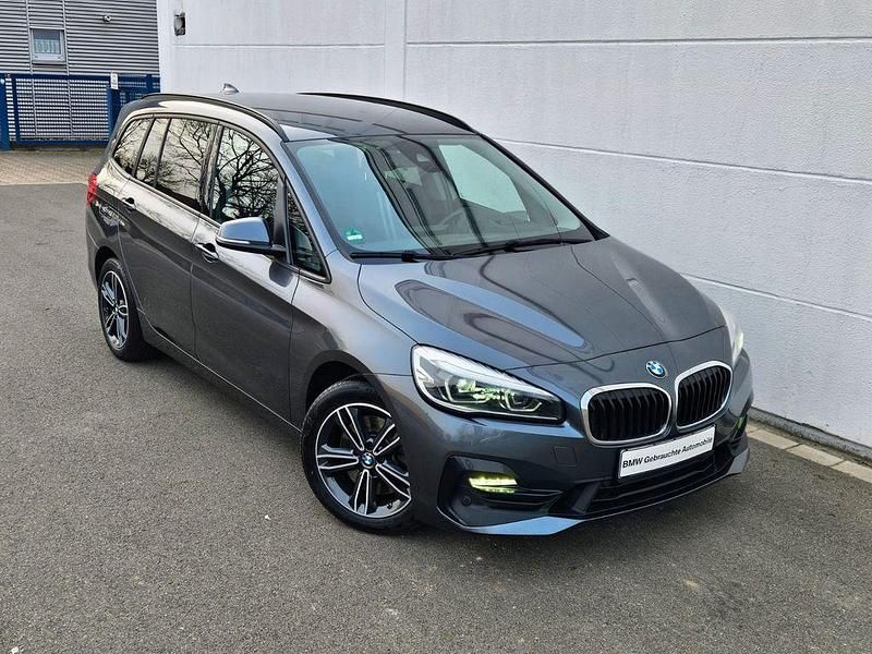 Gebraucht BMW 220 Sport Line 190 PS (139 kW) 2022 Grau Van / Kleinbus