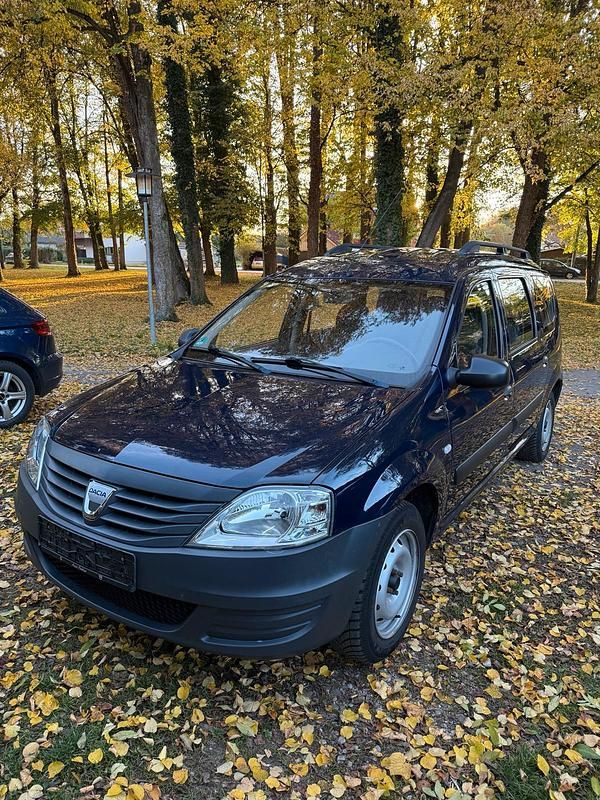 Blau Gebraucht 2010 Dacia Logan Limousine | 3.250 € (Etwas zu teuer) - Bild 1/4