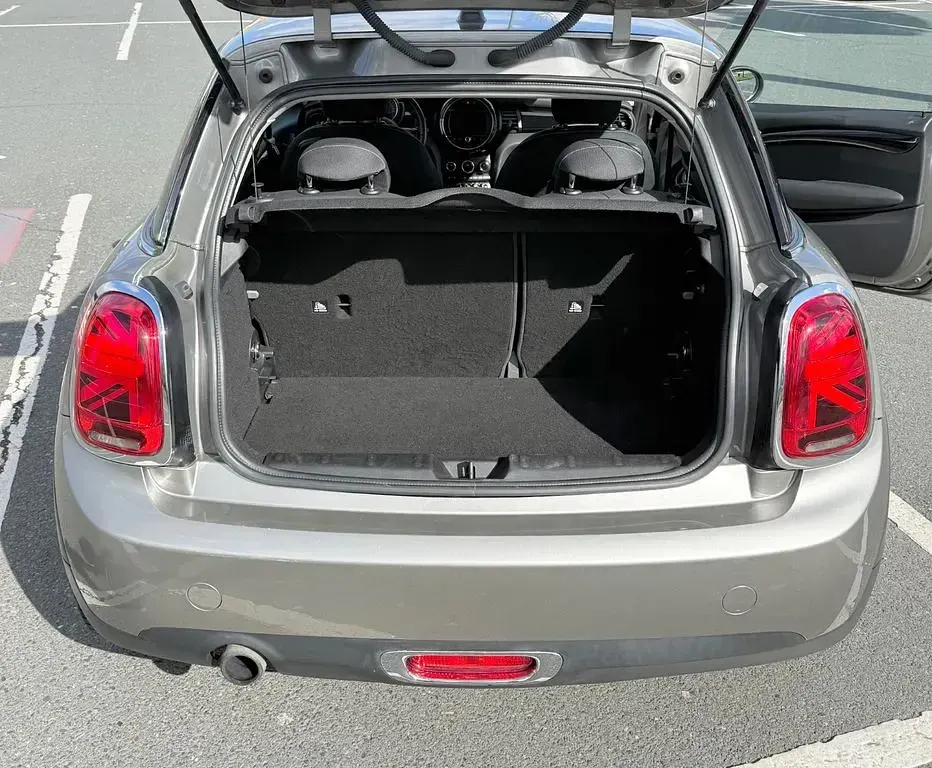 Usado Mini Cooper 102 HP (75 kW) 2017 Cinzento Citadino