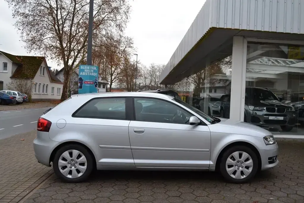 Gebraucht Audi A3 Attraction 105 PS (77 kW) 2012 Silber Kleinwagen