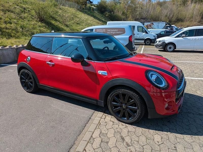Second-hand Mini Cooper S Chili 192 CP (141 kW) 2019 Roșu Hatchback