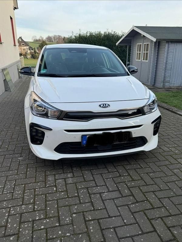 Weiß Gebraucht 2021 Kia Rio GT-Line Kleinwagen | 17.800 € (Fairer Preis) - Bild 1/4