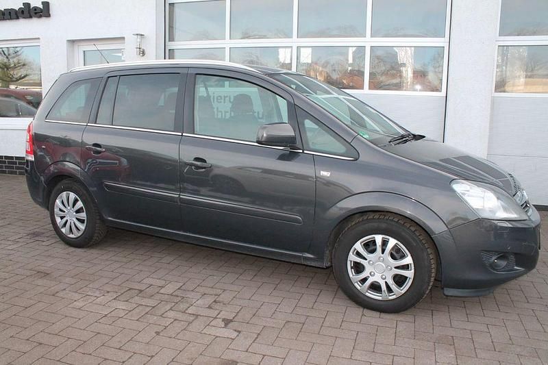 Gebraucht Opel Zafira Family 140 PS (102 kW) 2013 Phantom/rocky/asteroid grey Van / Kleinbus