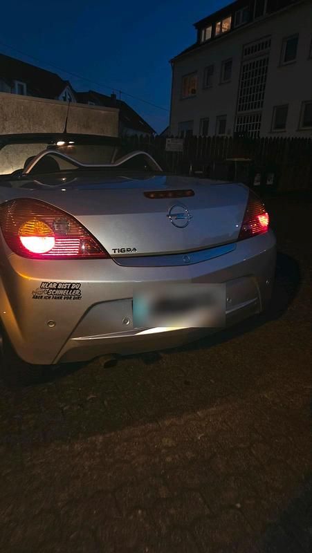 Gebraucht Opel Tigra 90 PS (66 kW) 2007 Silber Cabrio