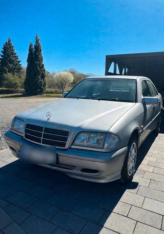 Second-hand Mercedes C180 Classic 122 CP (89 kW) 1997 Argintiu Berlinǎ
