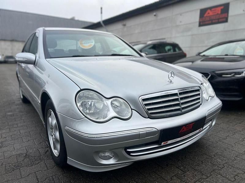 Brillantsilber Gebraucht 2004 Mercedes C200 Elegance Limousine | 5.499 € (Teuer) - Bild 1/4