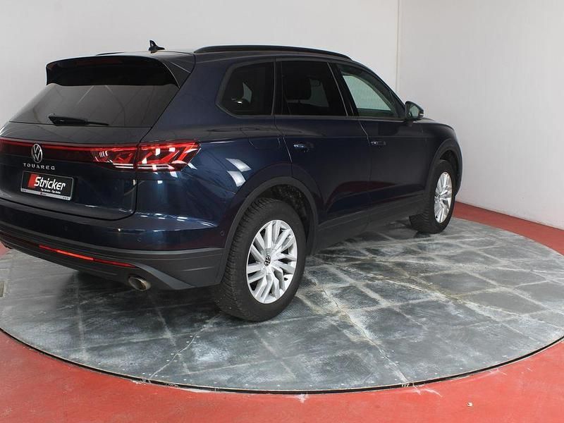 Gebraucht VW Touareg Basis 231 PS (169 kW) 2025 Meloe blue kristalleffekt SUV