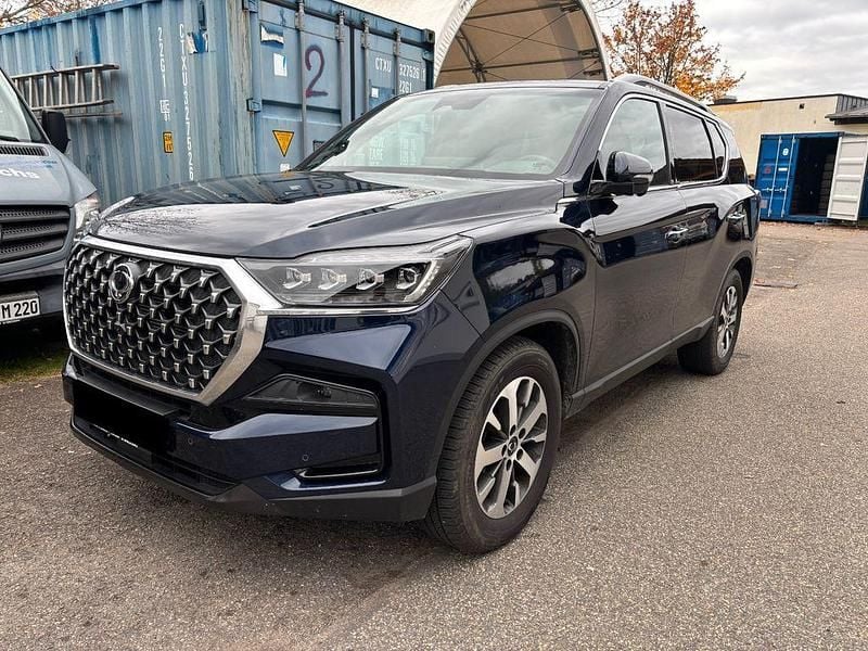 Blau Gebraucht 2024 Ssangyong (KGM) Rexton Sapphire SUV | 39.900 € - Bild 1/4