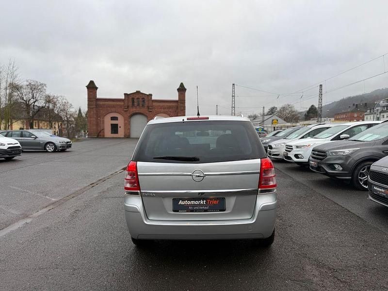 Gebraucht Opel Zafira 125 PS (91 kW) 2011 Silber Van / Kleinbus