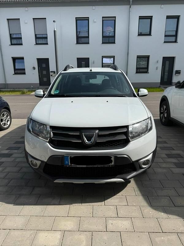 Weiß Gebraucht 2015 Dacia Sandero Stepway Kleinwagen | 4.500 € (Fairer Preis) - Bild 1/4