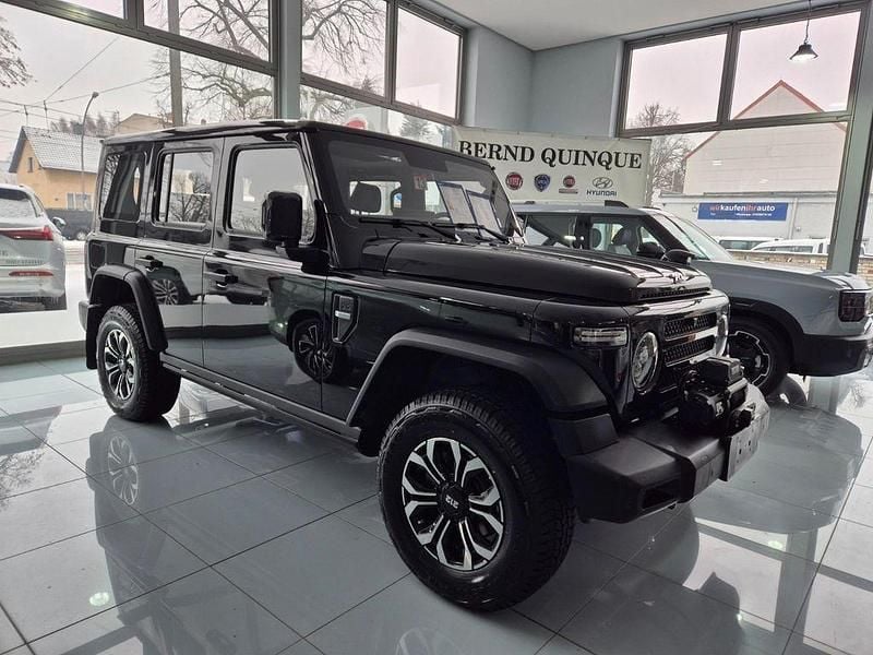 Neu BAW 212 166 PS (122 kW) 2026 Schwarz SUV