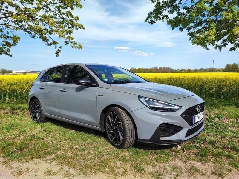 Grau Gebraucht 2021 Hyundai i30 N Line Limousine | 20.990 € (Fairer Preis) - Bild 1/4