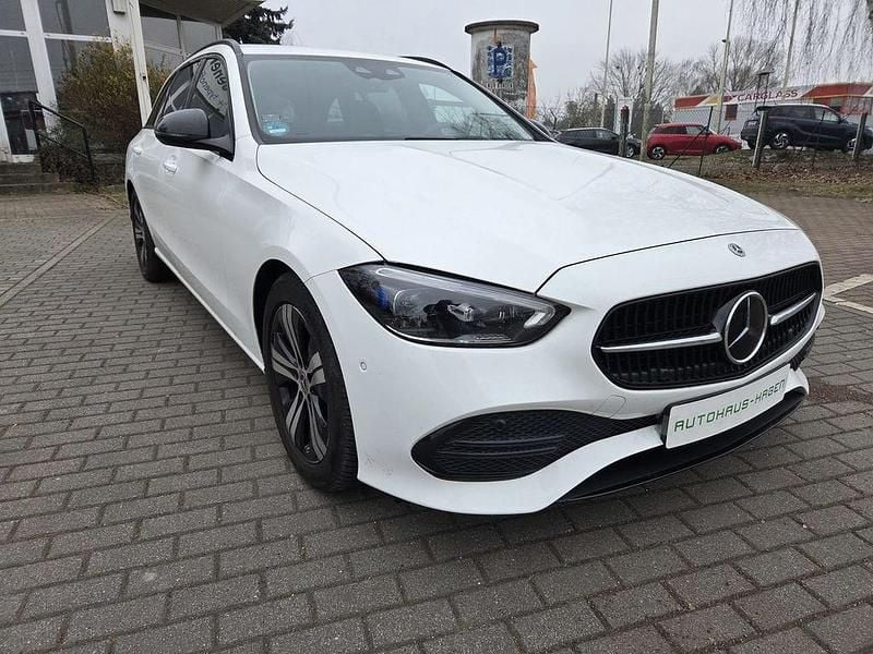 Weiß Gebraucht 2022 Mercedes C180 Avantgarde Limousine | 26.400 € (Superpreis) - Bild 1/4