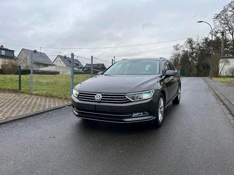 Gebraucht VW Passat Highline 150 PS (110 kW) 2015 Braun Kombi