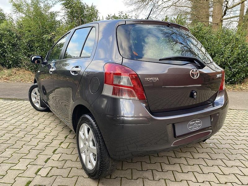 Gebraucht Toyota Yaris Sol 101 PS (74 kW) 2010 Grau Kleinwagen