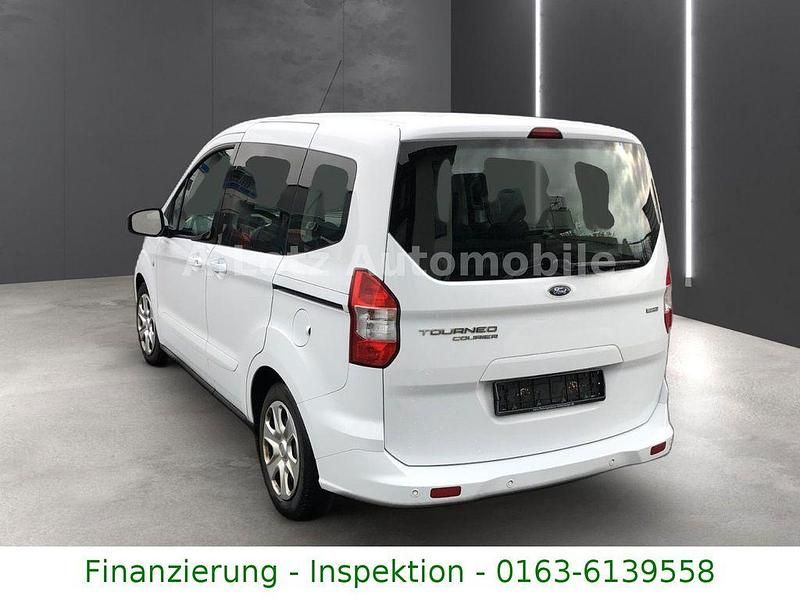 Gebraucht Ford Tourneo Courier Trend 101 PS (74 kW) 2018 Weiß Van / Kleinbus