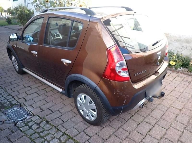 Braun Gebraucht 2012 Dacia Sandero Stepway Limousine | 3.600 € (Superpreis) - Bild 1/4