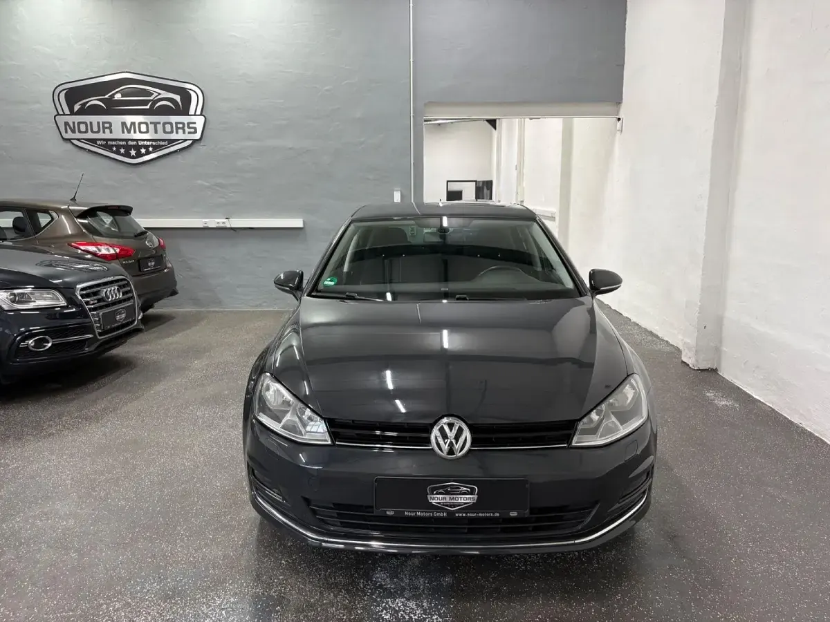 Gebraucht VW Golf VII LOUNGE 86 PS (63 kW) 2015 Grau Limousine