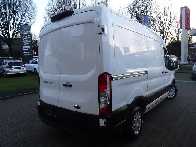 Gebraucht Ford Transit Trend 131 PS (96 kW) 2022 Frostweiss Van