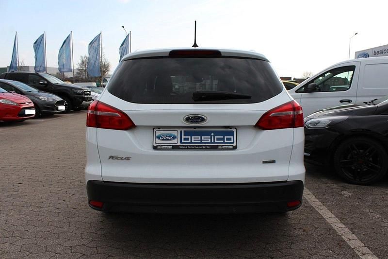 Gebraucht Ford Focus Titanium 125 PS (91 kW) 2018 Frostweiß Kombi