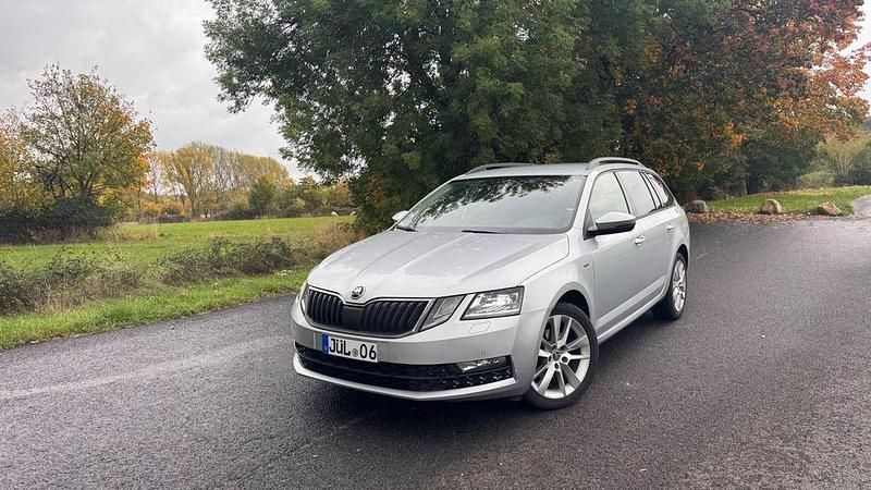 Silber Gebraucht 2017 Skoda Octavia Drive Kombi | 11.900 € (Guter Preis) - Bild 1/4