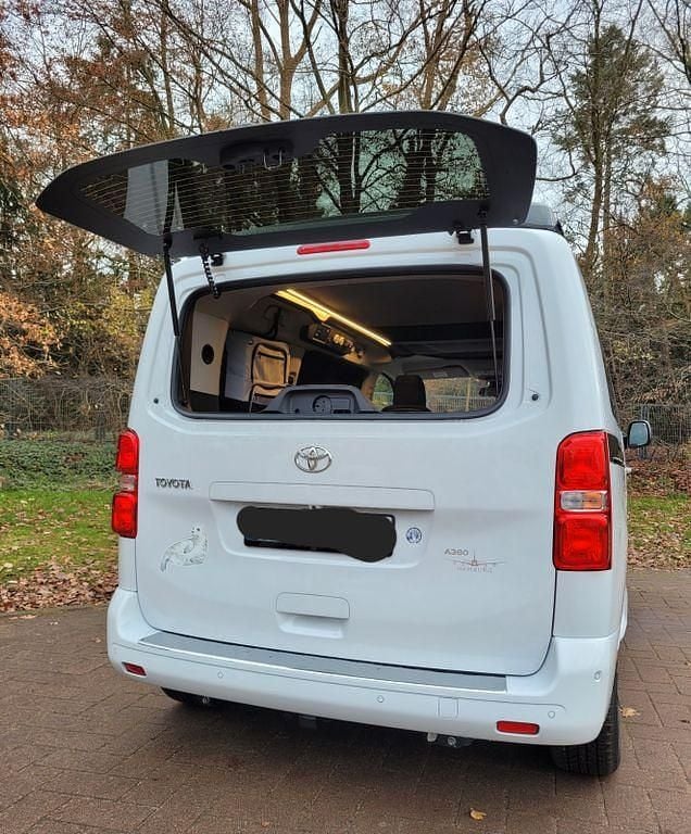 Gebraucht Toyota Proace 177 PS (130 kW) 2024 Weiß Van / Kleinbus