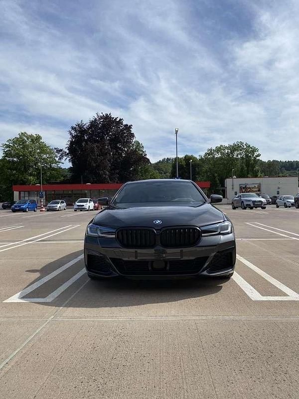 Gebraucht BMW 545e M Sport 392 PS (288 kW) 2021 Grau Limousine