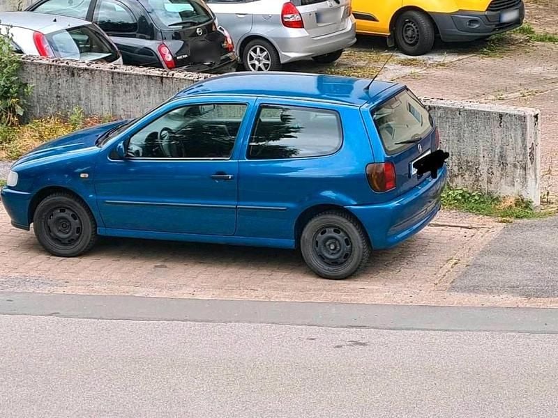 Gebraucht VW Polo 60 PS (44 kW) 1999 Blau Kleinwagen