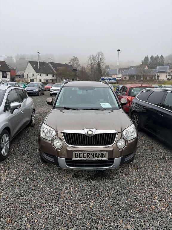 Braun Gebraucht 2010 Skoda Yeti Plus Edition SUV | 4.990 € (Fairer Preis) - Bild 1/4