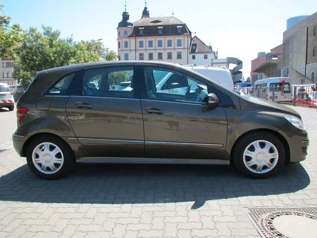 Gebraucht Mercedes B200 136 PS (100 kW) 2008 Braun Van / Kleinbus