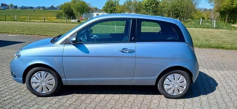 Second-hand Lancia Ypsilon 60 CP (44 kW) 2009 Albastru Hatchback