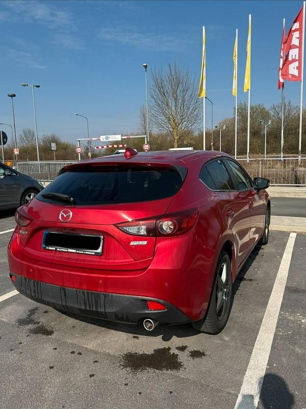 Gebraucht Mazda 3 105 PS (77 kW) 2017 Rot Kleinwagen
